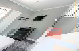 Foto 2 - Cozy Stay in Brownstown w/ Wi-fi & Streaming TV