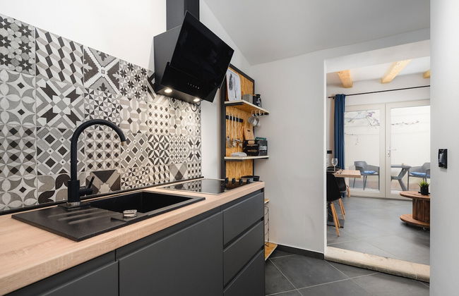 Apartment With Scenic View - Photo 7