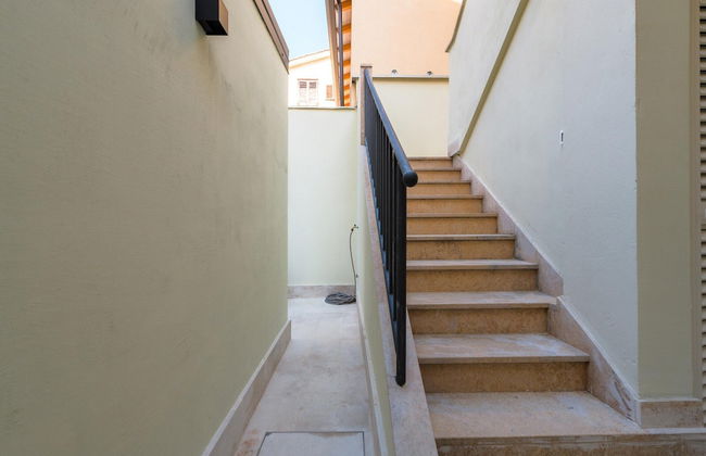Apartment With Scenic View - Photo 2