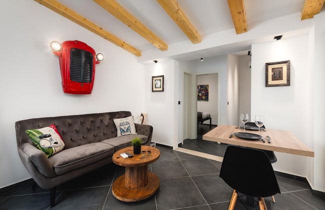 Apartment With Scenic View - Photo 10