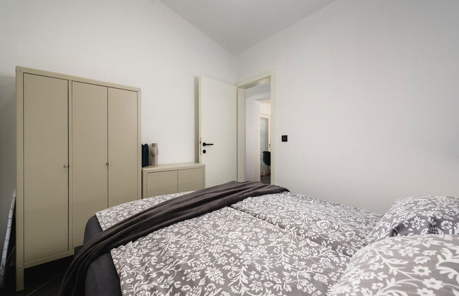 Apartment With Scenic View - Photo 3