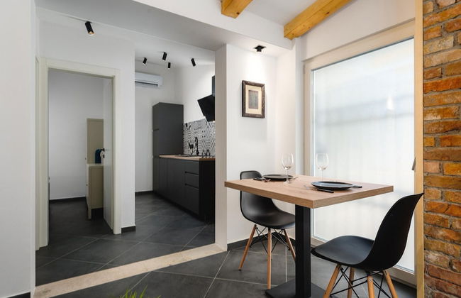 Apartment With Scenic View - Photo 14
