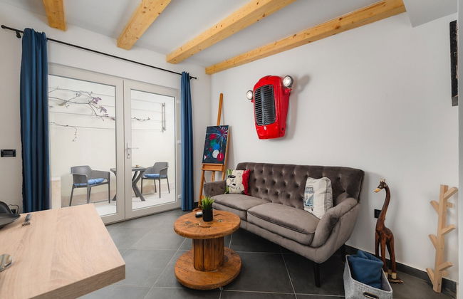Apartment With Scenic View - Photo 1