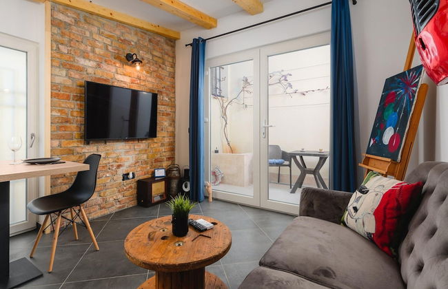 Apartment With Scenic View - Photo 11