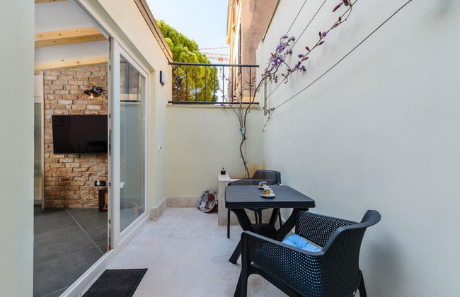 Apartment With Scenic View - Photo 17