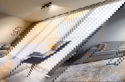 Foto 5 - Modern Penthouse With Balcony