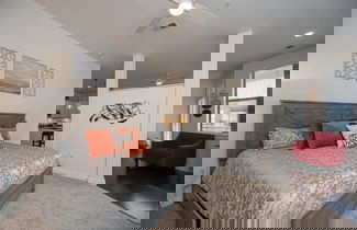 Photo 2 - Modern Luxury Apartment with Gym 410