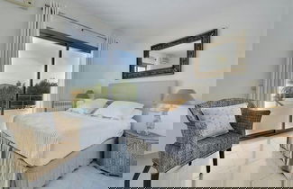 Foto 2 - Exquisite Villa With Parking Space