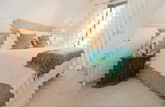 Foto 3 - Exquisite Villa With Parking Space