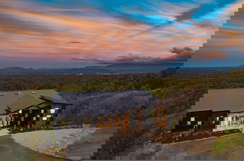 Foto 2 - Whiskey Ridge - Avantstay Panoramic Views Infinity Pool Hot Tub Game Room