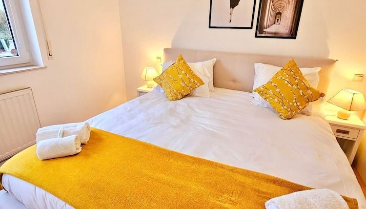 Photo 1 - Bright 2 bedrooms flat w parking&balcont