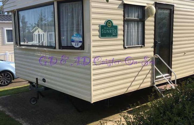 Seaside Chalet /caravan Retreat in Great Yarmouth - Photo 41