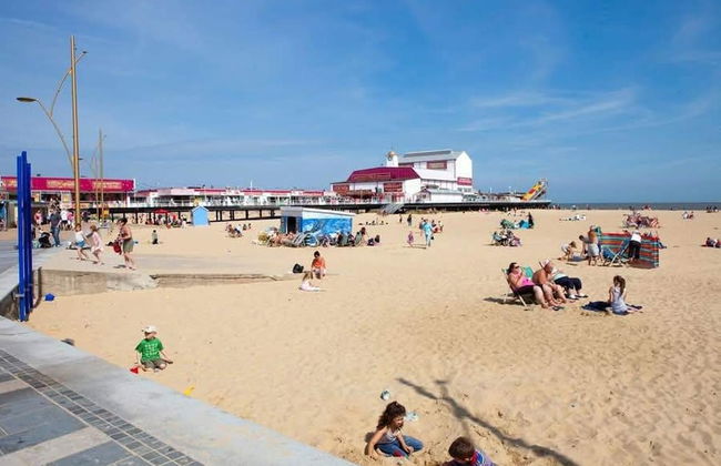 Seaside Chalet /caravan Retreat in Great Yarmouth - Photo 30