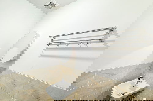 Foto 10 - Good Place And Tidy Studio At Tamansari Prospero Apartment