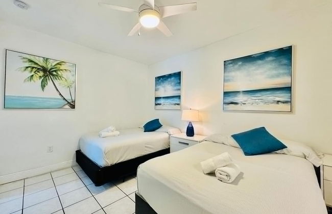 Riverfront King Bed Pool Nearby Beach - Foto 12