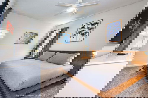 Foto 17 - Chic Home Themed Bedrooms Game Room Best Spot