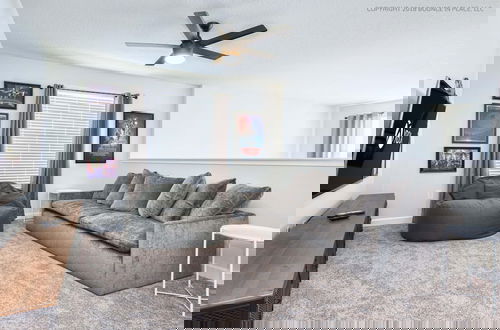Foto 23 - Chic Home Themed Bedrooms Game Room Best Spot