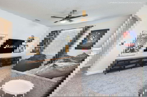 Foto 22 - Chic Home Themed Bedrooms Game Room Best Spot