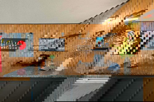 Foto 19 - Mountain Magic by Avantstay Firepit Game Room - Pool Table Foosball