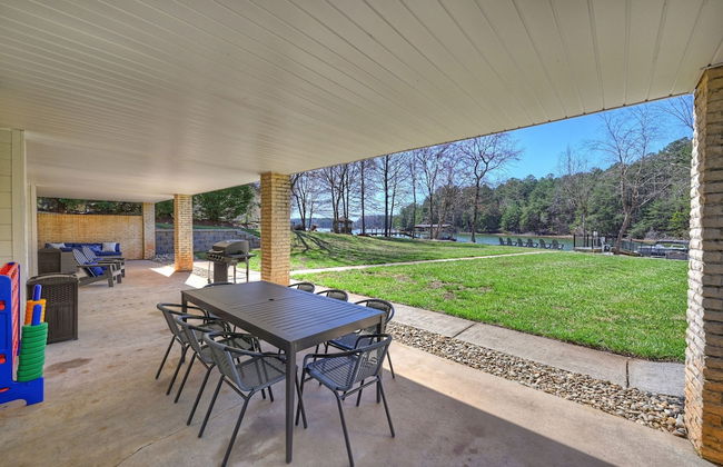 Knotty Pines by Avantstay Lake Views Renovated - Photo 9