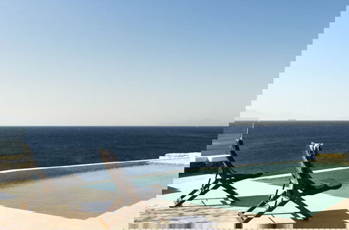 Foto 31 - Waterfront Villa With Private Pool