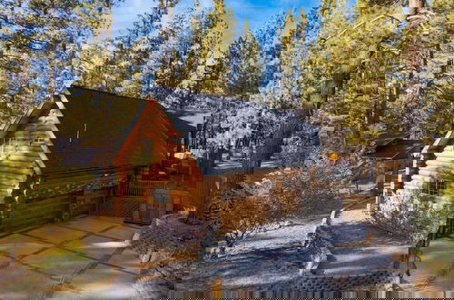 Foto 38 - Forest Road by Avantstay Group Cabin w Hot Tub Minutes to the Lake