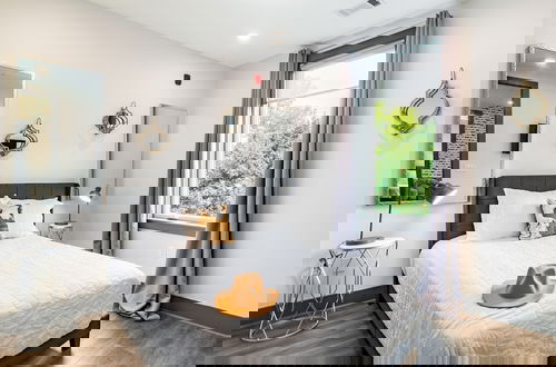 Foto 5 - Lindsley by Avantstay Balcony Modern Design A Downtown Location