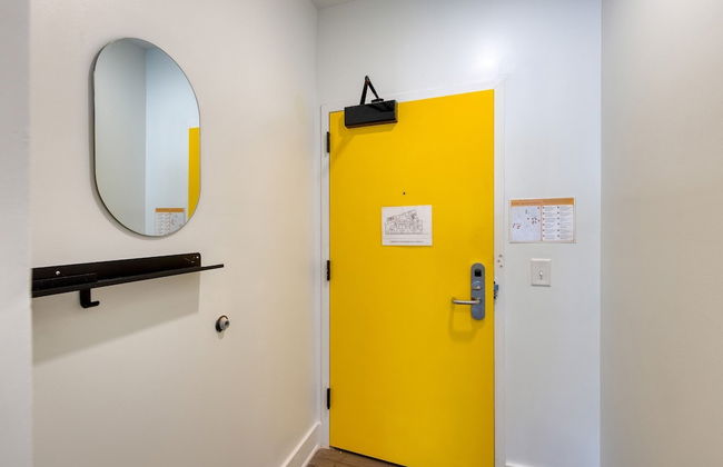 The Carter 405 by Avantstay 4BR Balcony - Photo 25