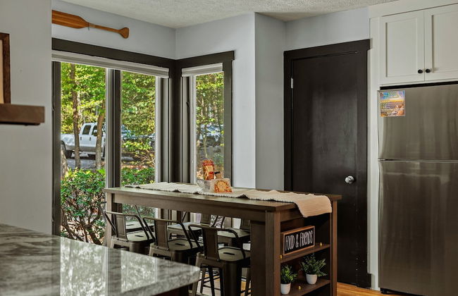 Pocono Bear Den by Avantstay Stylish Modern Deck w Grill Outdoor Dining - Foto 4