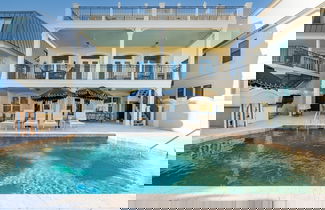 Photo 3 - Promenade by Avantstay Beach Front Mansion w Breathtaking Views Pool