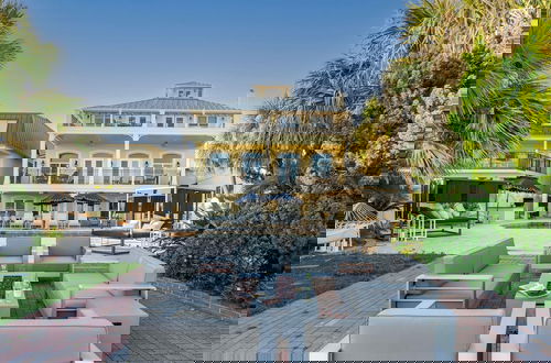 Photo 11 - Promenade by Avantstay Beach Front Mansion w Breathtaking Views Pool