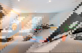 Photo 1 - Apartment-sleeps4-parking-100walkingscore