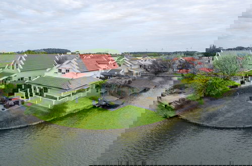 Foto 15 - Lovely Holiday Home on the Water