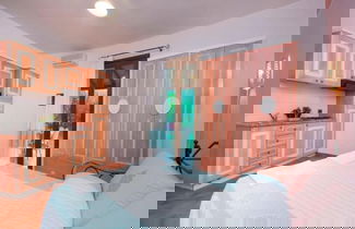 Foto 2 - Studio Apartment in Residence With Swimming Pool