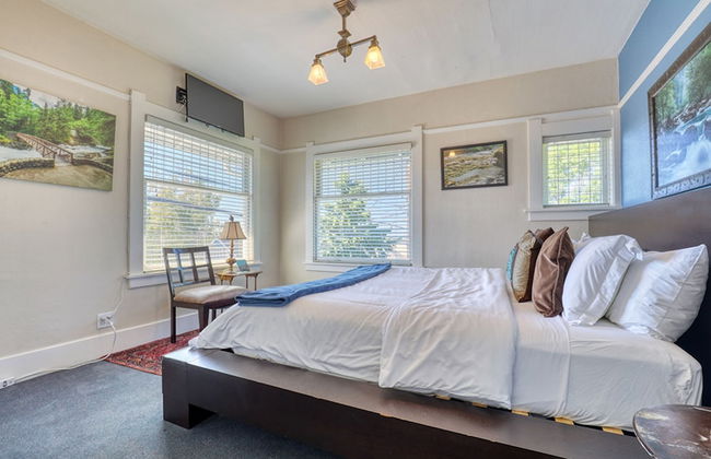Walker’s Delight on Queen Anne - Photo 2
