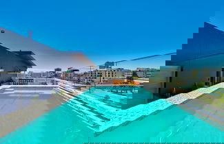 Foto 3 - Chic Rooftop Apartment by the Sea 6onn Sea Point