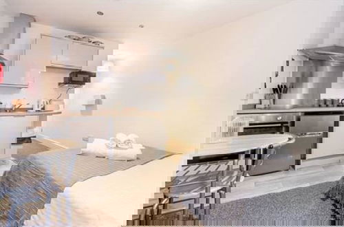 Photo 3 - Host Stay Pierpoint Apartment