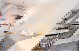 Photo 3 - Host Stay Pierpoint Apartment