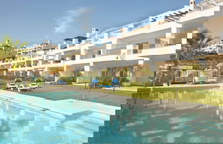 Foto 1 - Spacious Apartment With Garden