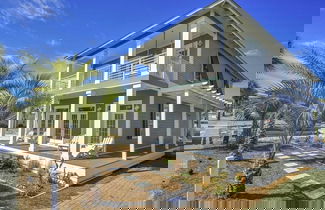 Foto 3 - All Decked Out by Avantstay Pool & Private Beach Access, Bikes Provided
