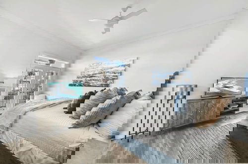 Foto 8 - All Decked Out by Avantstay Pool & Private Beach Access, Bikes Provided