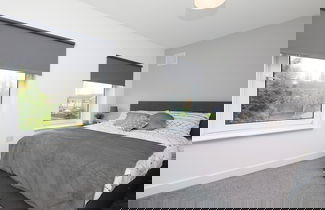 Photo 3 - 2 Bed Derby House- Parking - Rolls Royce