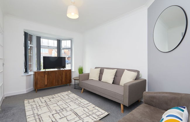 2 Bed Derby House- Parking - Rolls Royce - Foto 11