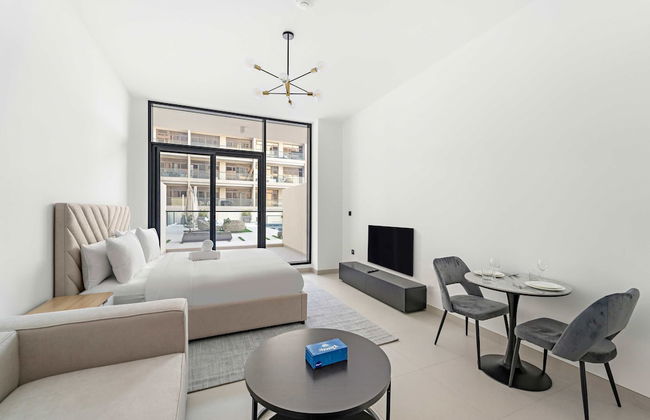 Modern Studio in Al Furjan With Pool gym and Game - Photo 1