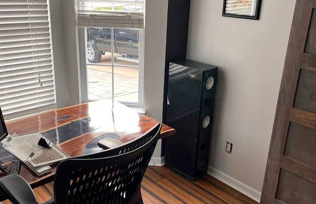 Remodeled and Inviting Free EV Charging Station Level 2 - Foto 5