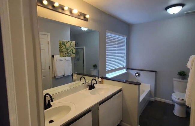 Remodeled and Inviting Free EV Charging Station Level 2 - Foto 57