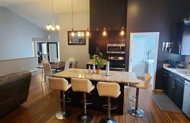 Remodeled and Inviting Free EV Charging Station Level 2 - Foto 40