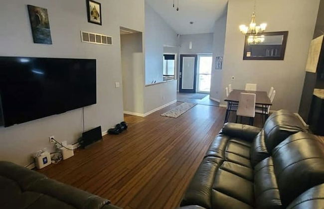 Remodeled and Inviting Free EV Charging Station Level 2 - Foto 47