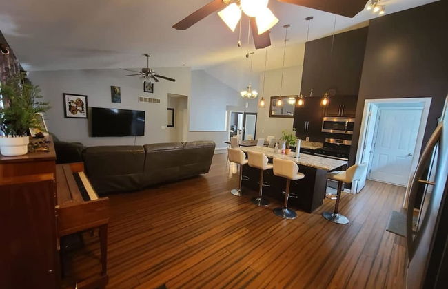 Remodeled and Inviting Free EV Charging Station Level 2 - Foto 34