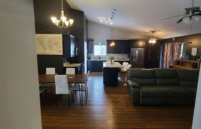 Remodeled and Inviting Free EV Charging Station Level 2 - Foto 44